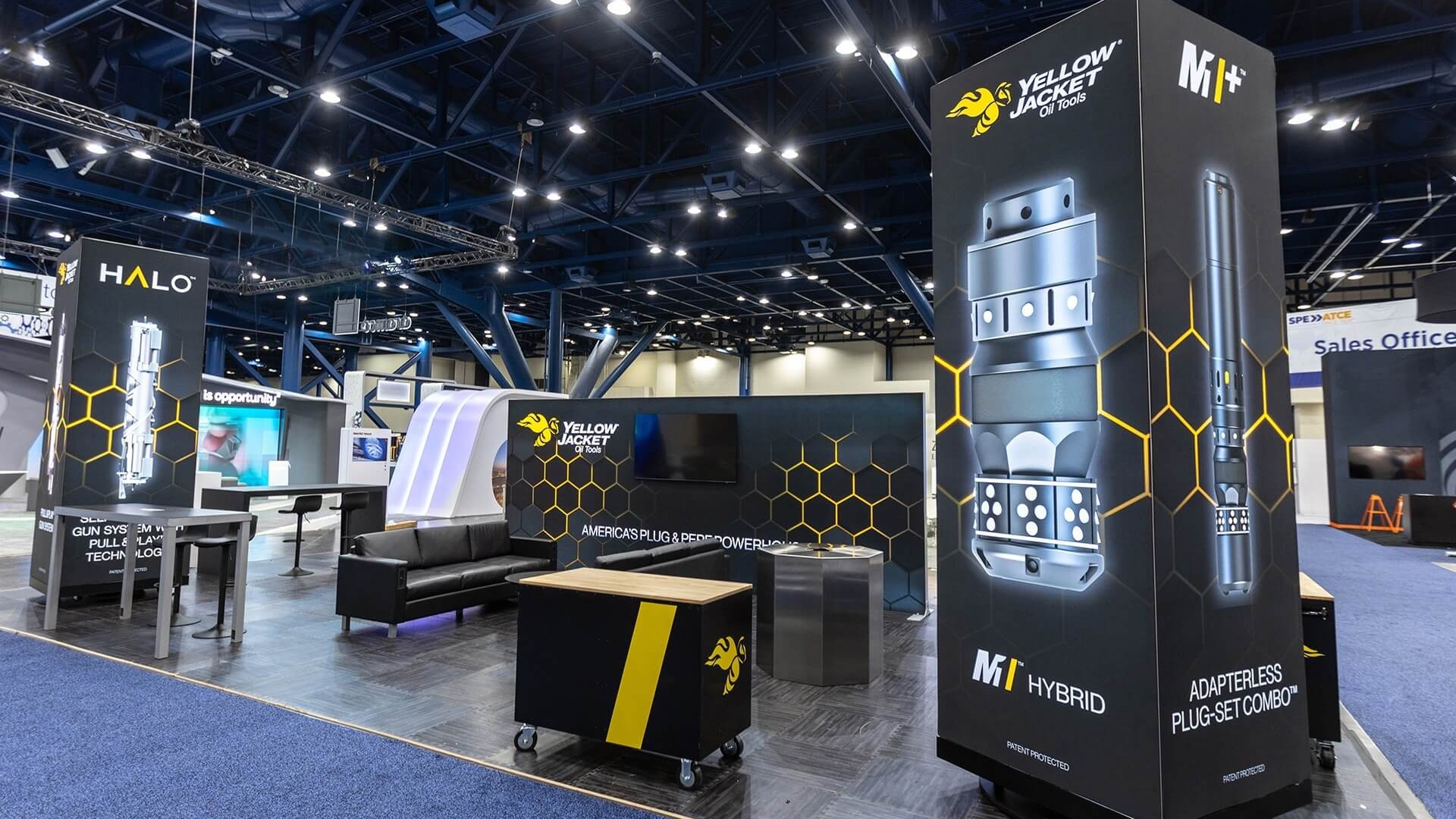 Large-scale trade show exhibition display installation